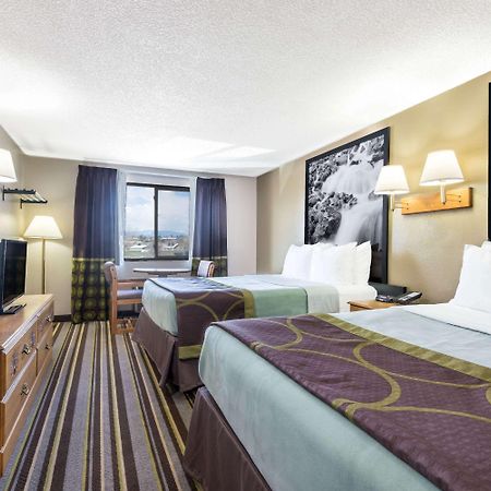 ซูเปอร์ 8 บาย วินด์แฮม เชอริตัน Hotel เชอริเดน ภายนอก รูปภาพ
