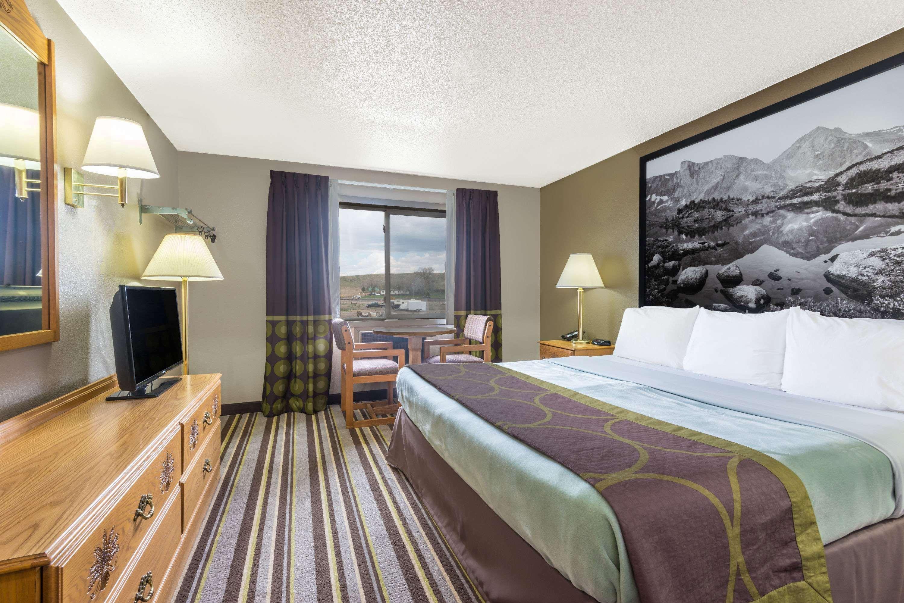 ซูเปอร์ 8 บาย วินด์แฮม เชอริตัน Hotel เชอริเดน ภายนอก รูปภาพ