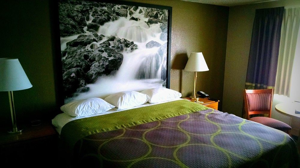 ซูเปอร์ 8 บาย วินด์แฮม เชอริตัน Hotel เชอริเดน ภายนอก รูปภาพ