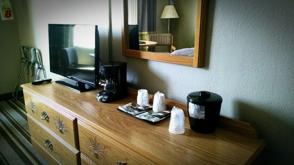 ซูเปอร์ 8 บาย วินด์แฮม เชอริตัน Hotel เชอริเดน ภายนอก รูปภาพ